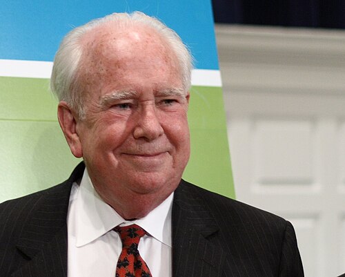 Biologist and conservationist Peter H. Raven at a "fireside chat" at Yale University, at which he was awarded the Addison Emery Verrill Medal from the Peabody Museum of Natural History (Ragesoss, Wikipedia)